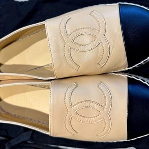 New in box Chanel lambskin beige and black size 39 Espadrilles